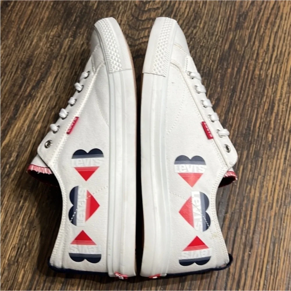 New authentic Levi's woman's designer sneakers sz 11 display